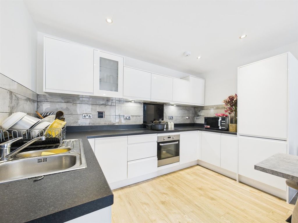 Property photo 1 of 14 Cam01358G0-Pr0145-Still013.Jpg