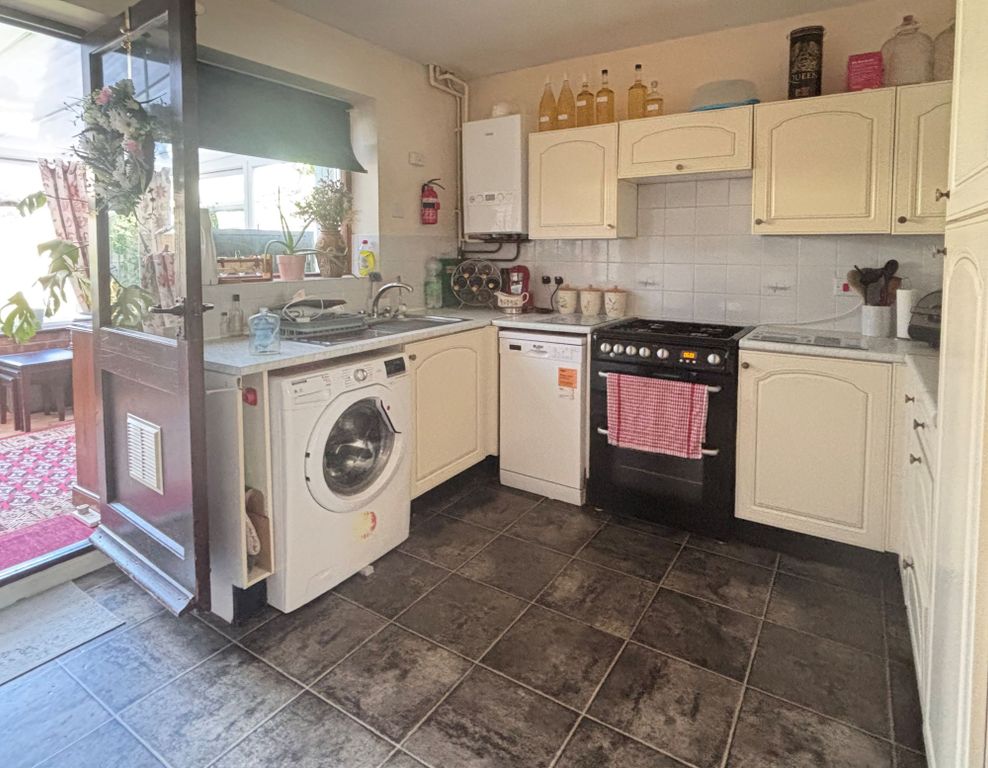 Property photo 2 of 9 Kitchen