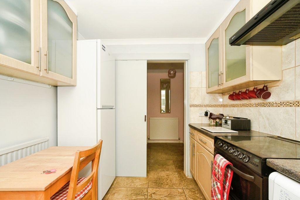 Property photo 2 of 20