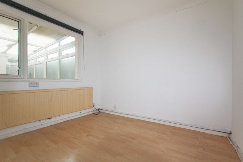 Property photo 3 of 11 Dining Area/ Bedroom