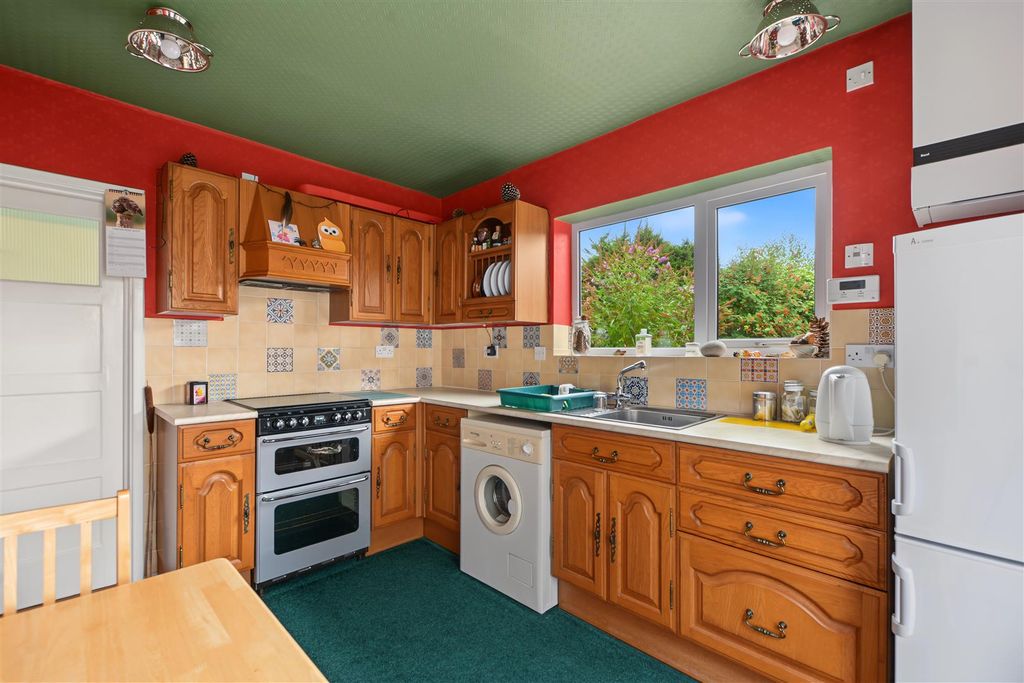 Property photo 3 of 18 Kitchen_2.Jpeg