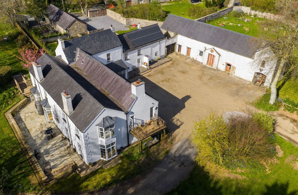 Property photo 2 of 81