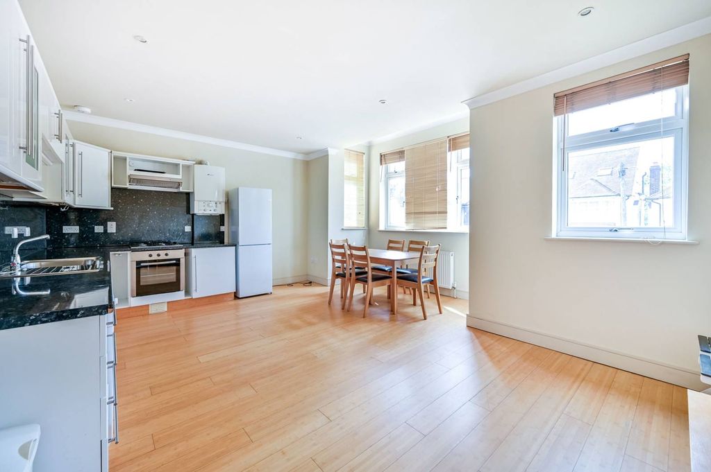 Property photo 2 of 8