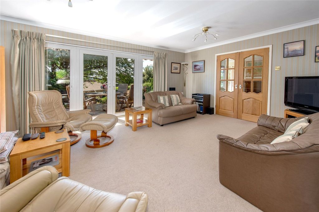 Property photo 2 of 35 Picture No. 25