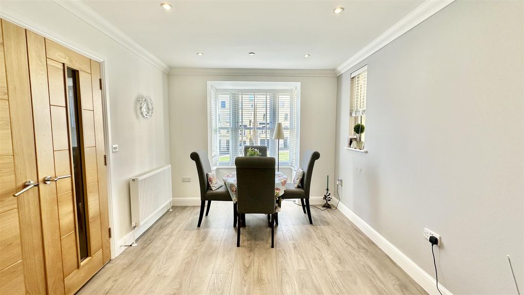 Property photo 2 of 40