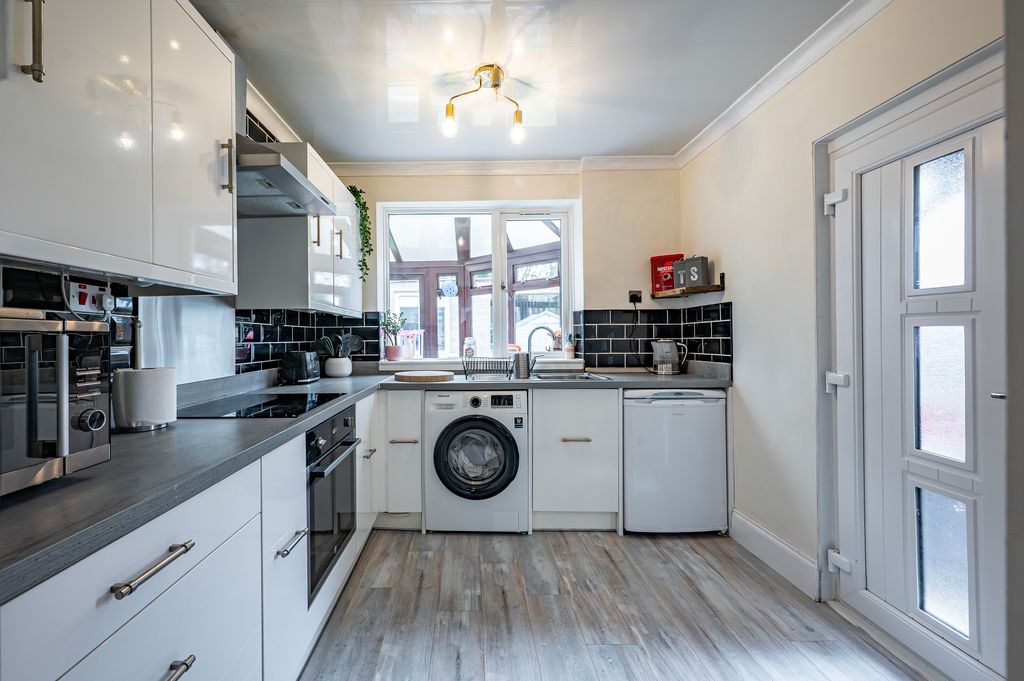 Property photo 3 of 38