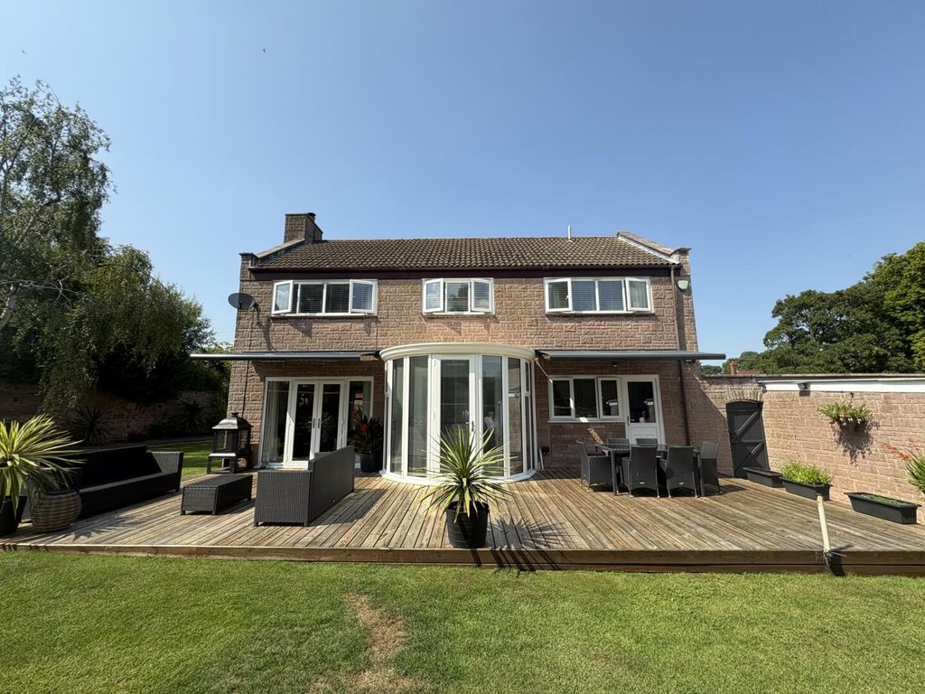 Property photo 1 of 44 Rear Garden