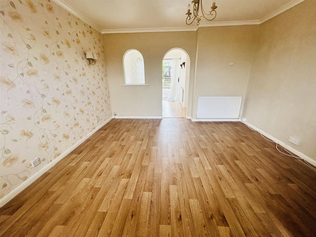 Property photo 2 of 13 01323 438506