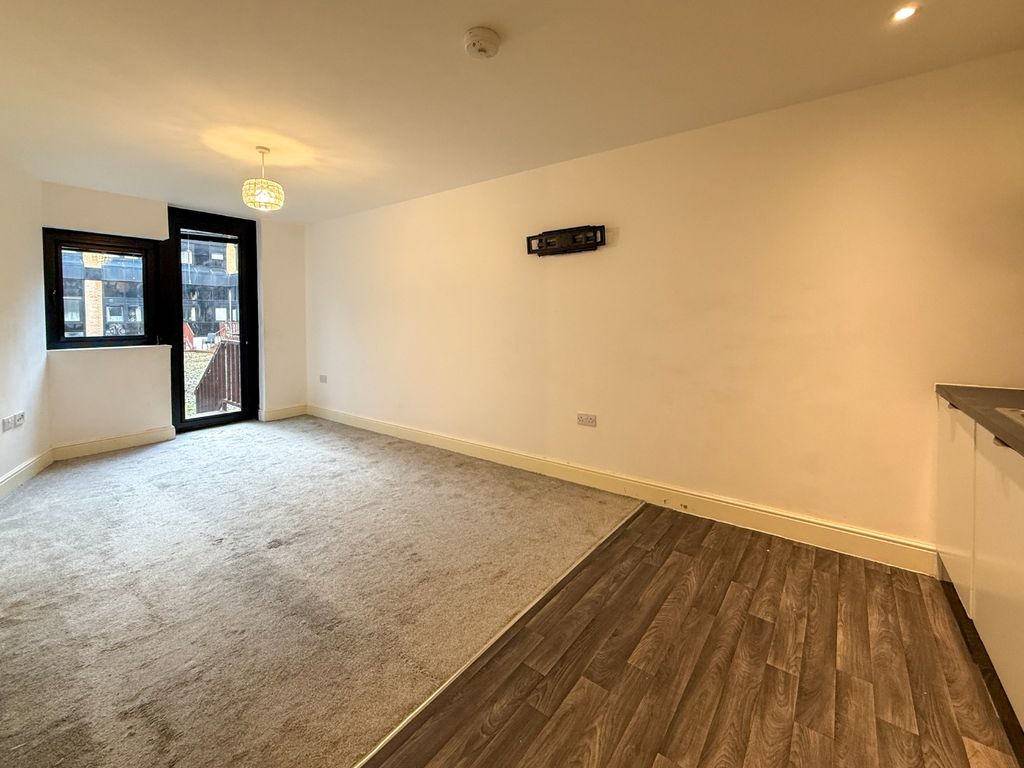 Property photo 2 of 15 4853131