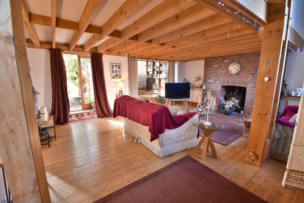 Property photo 2 of 30
