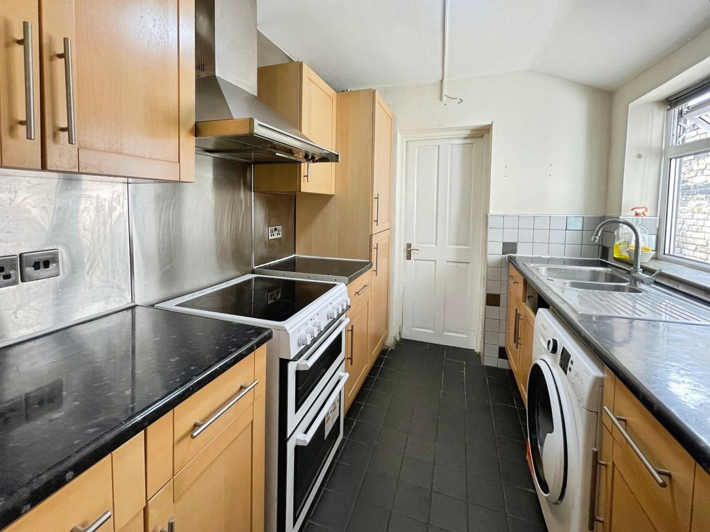 Property photo 2 of 8 Picture No. 19