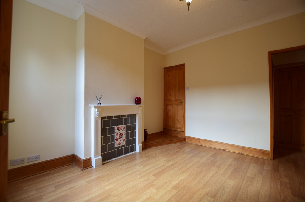 Property photo 3 of 11 Living Room