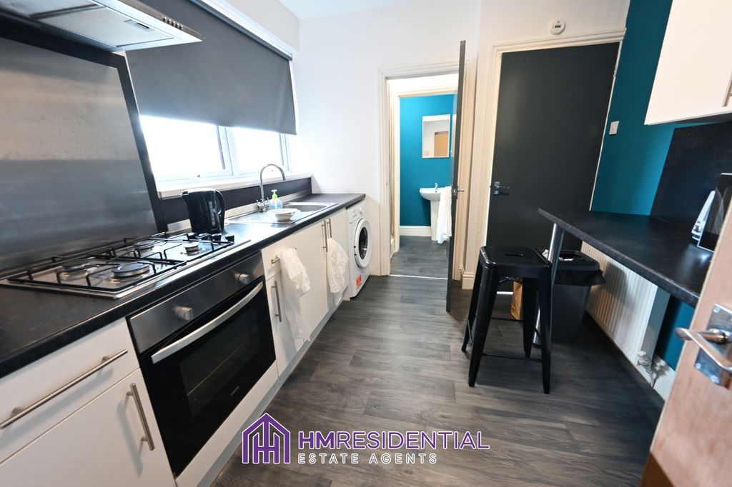 Property photo 3 of 6 Gallery