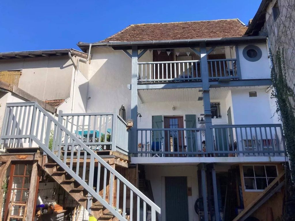 Property photo 2 of 17