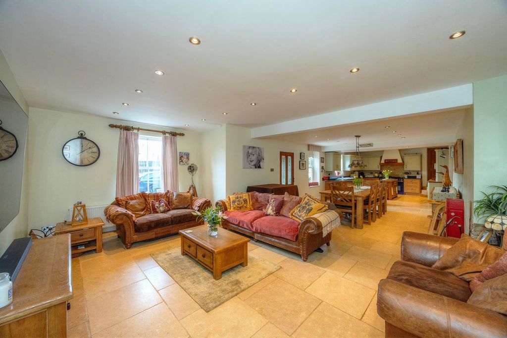 Property photo 2 of 46