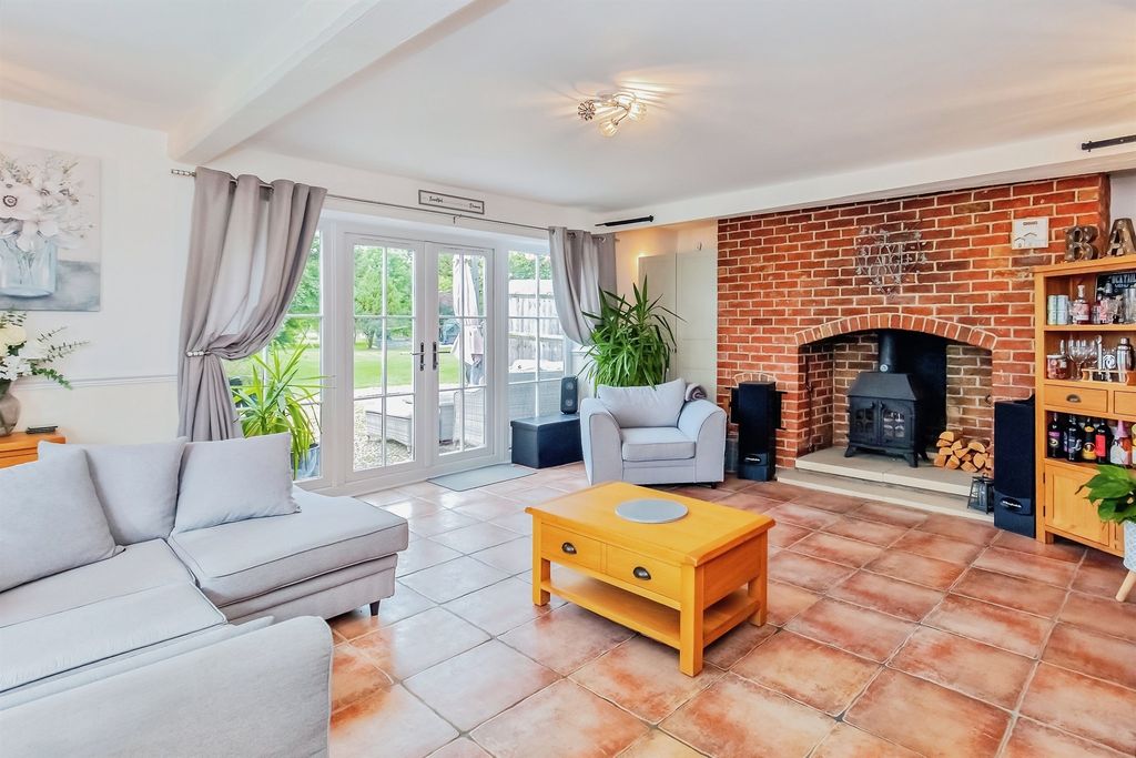 Property photo 2 of 33