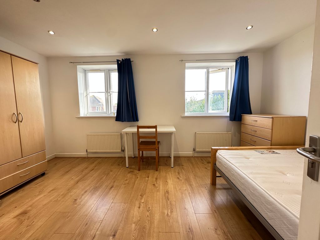 Property photo 2 of 26