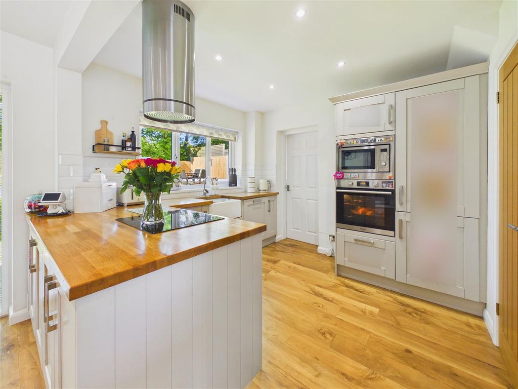 Property photo 2 of 24 Kitchen