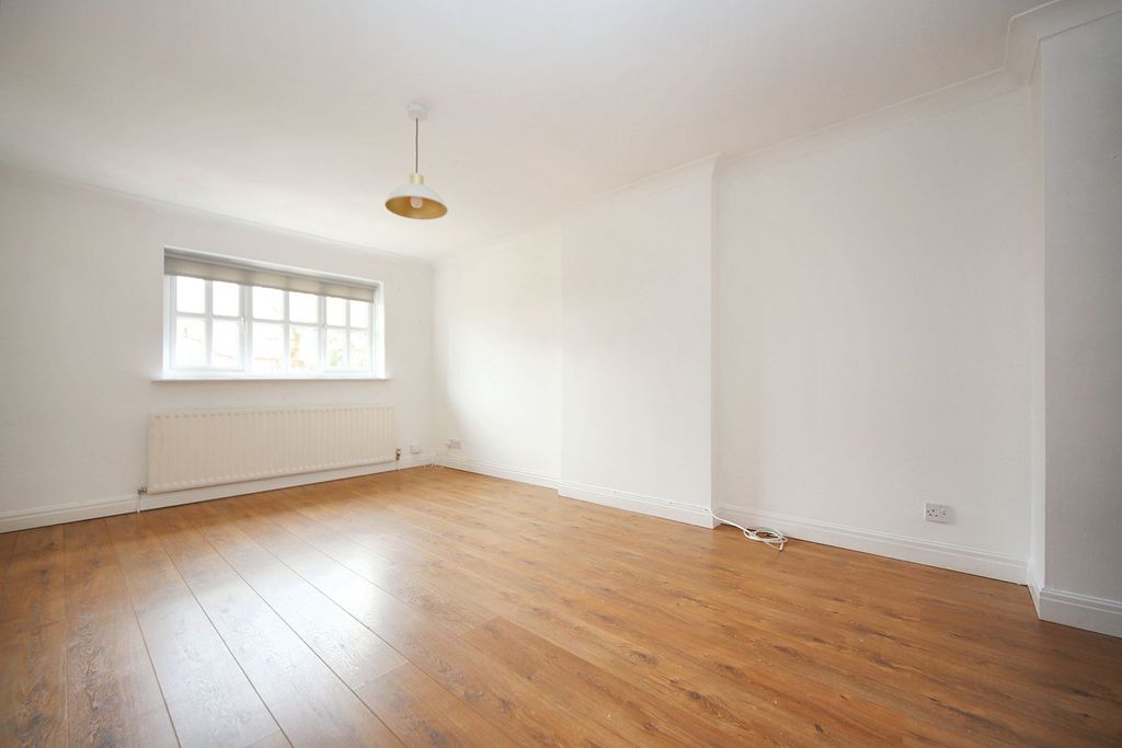 Property photo 3 of 23