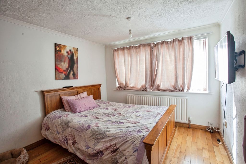 Property photo 3 of 17 Photo