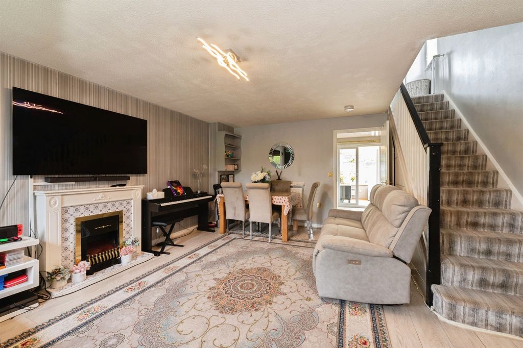 Property photo 2 of 20