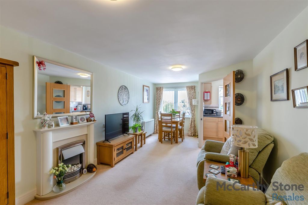 Property photo 3 of 19 8647156-Interior14.Jpg