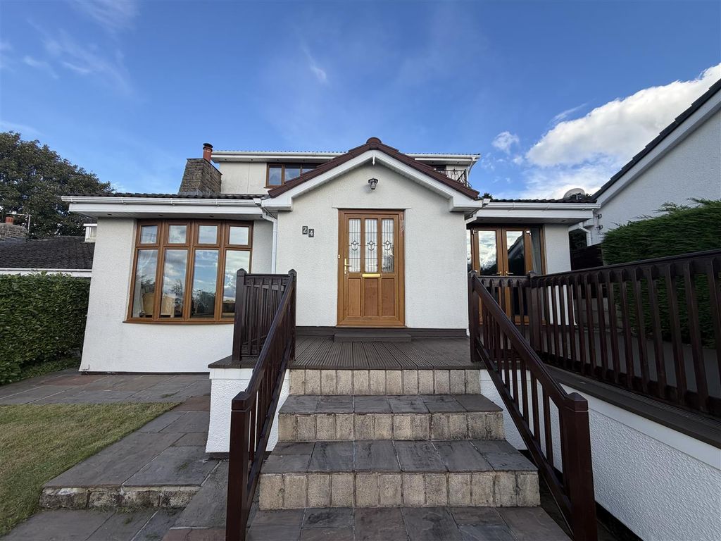 Property photo 1 of 32