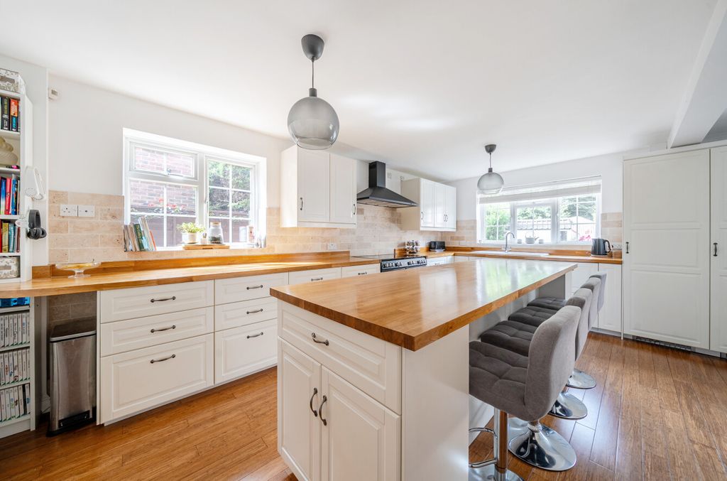 Property photo 3 of 16 1328196-11-6877c4...