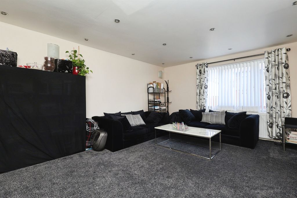 Property photo 2 of 24
