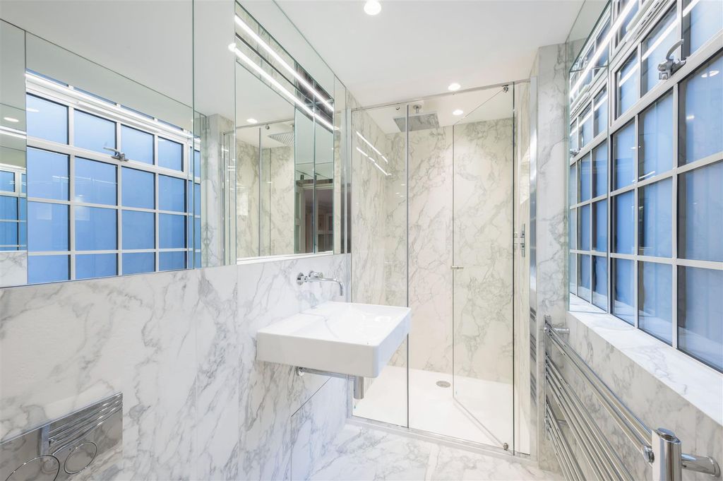 Property photo 3 of 12 Flat 1, 1A, Douro Place-7.Jpg