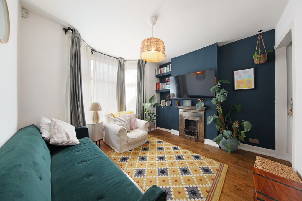 Property photo 2 of 19