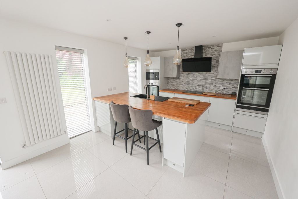 Property photo 3 of 24 4257222