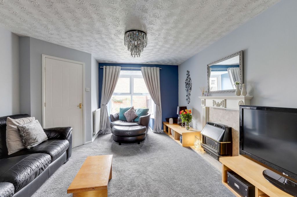 Property photo 2 of 25