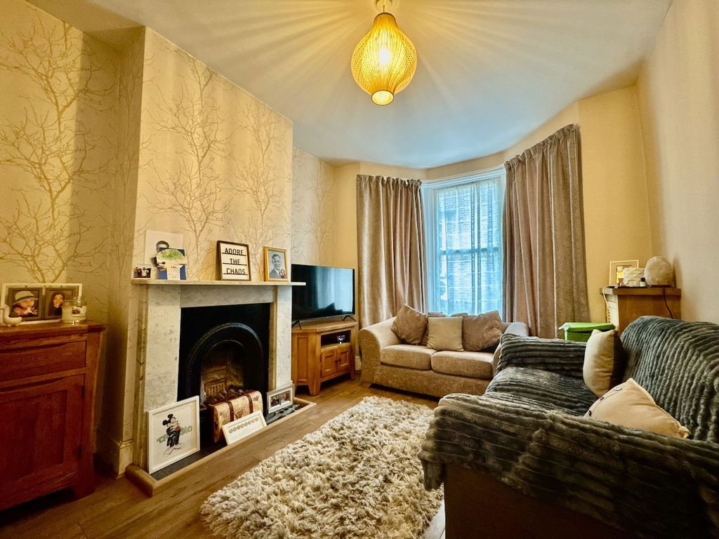 Property photo 2 of 8