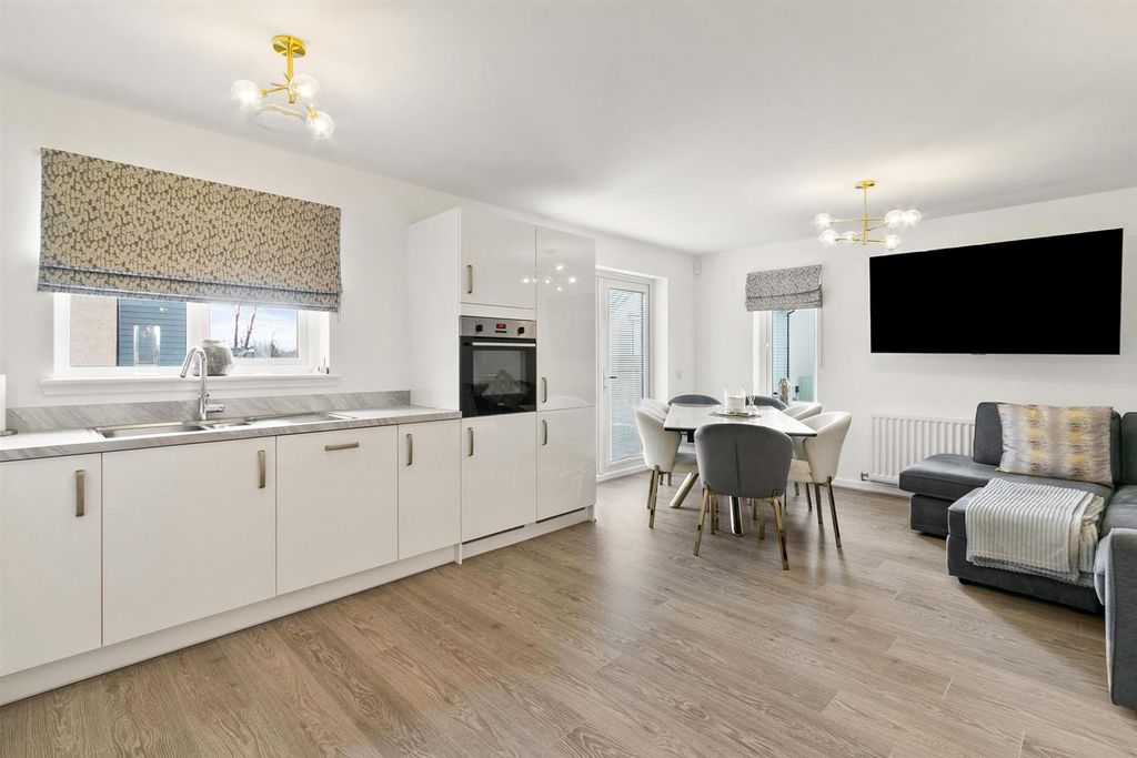 Property photo 2 of 30