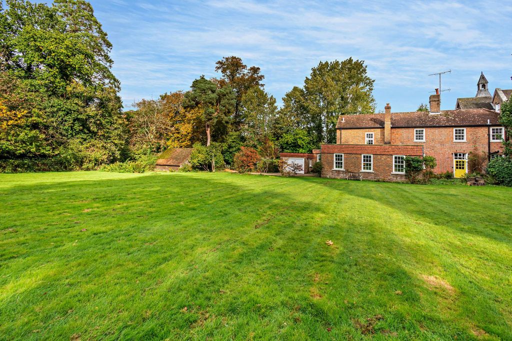 Property photo 1 of 21 Gardens