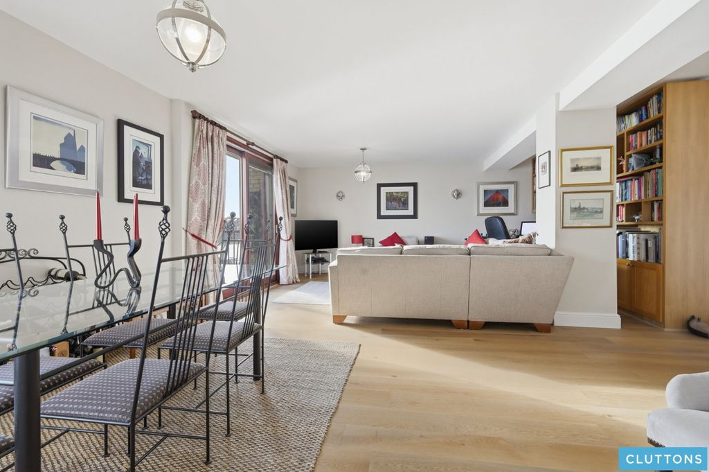 Property photo 3 of 21 Picture No. 18