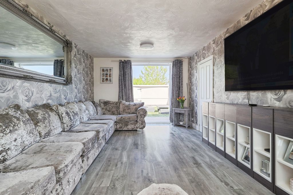 Property photo 2 of 16 Photo