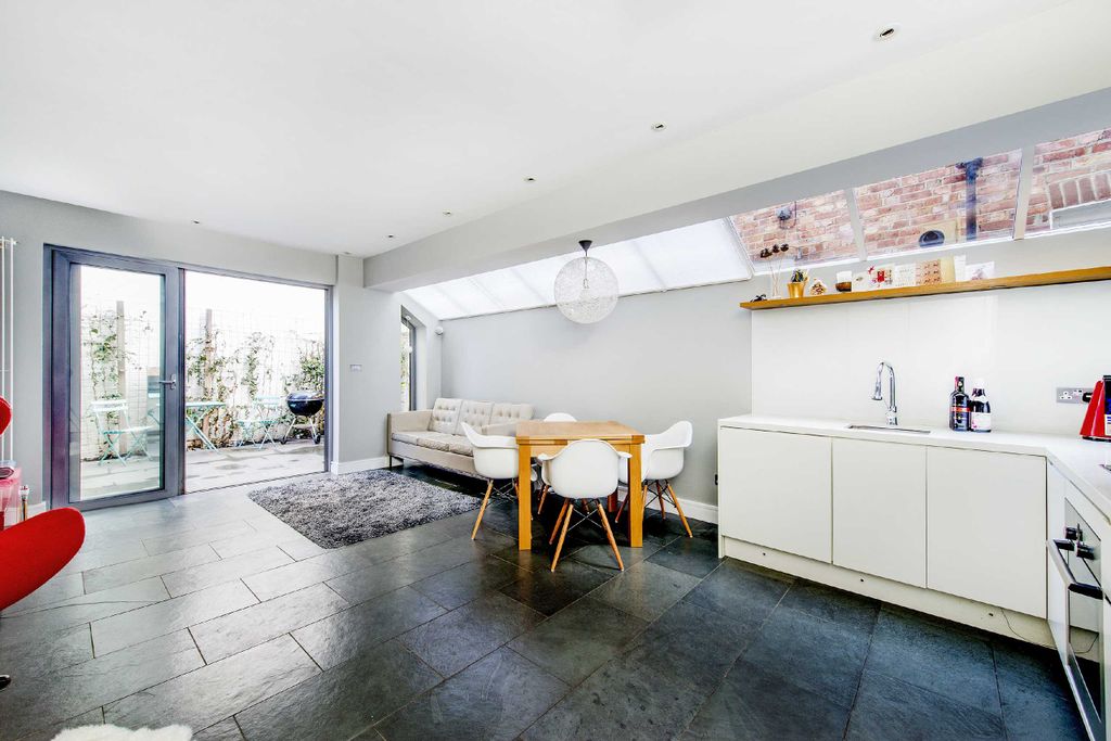 Property photo 3 of 9 Photo