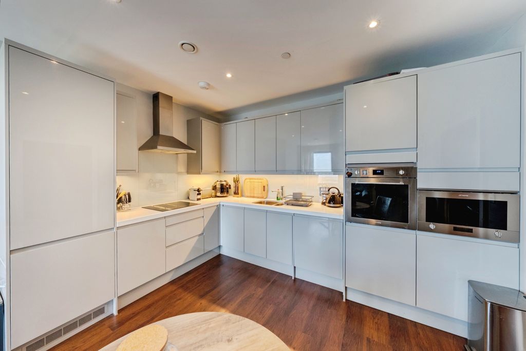 Property photo 2 of 18 A7S03126Hdr