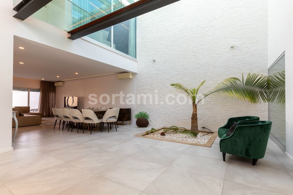 Property photo 2 of 46