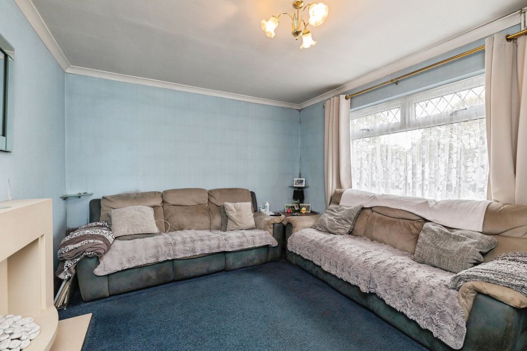 Property photo 3 of 15 Lounge