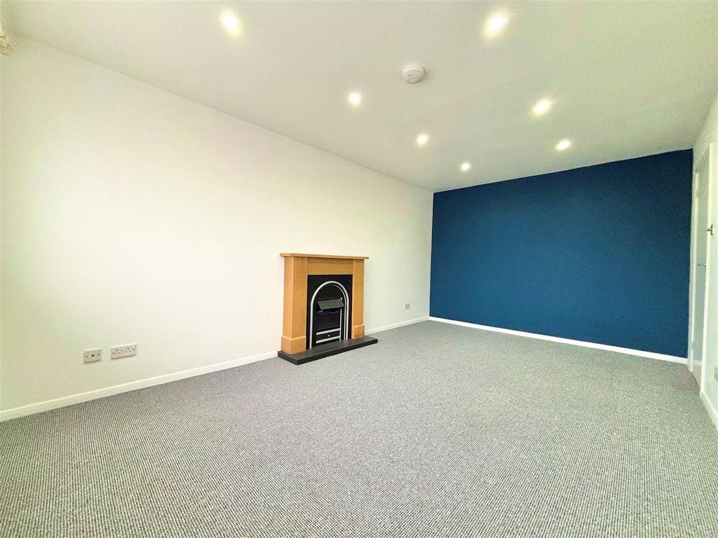 Property photo 3 of 12 Living/Dining Room