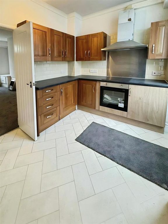 Property photo 2 of 7 Kitchen
