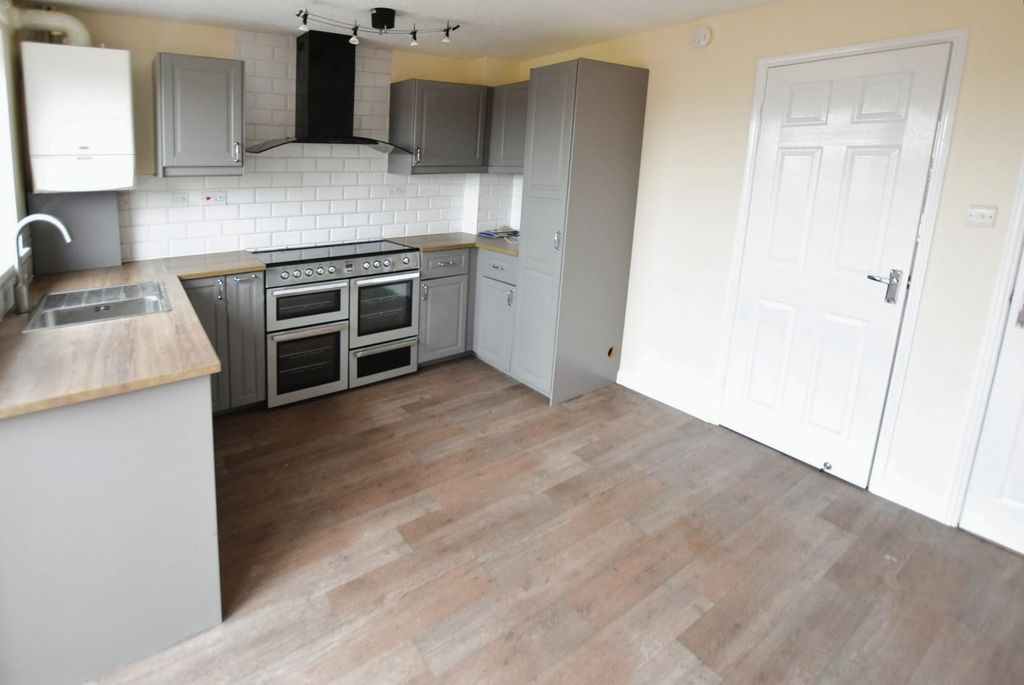 Property photo 3 of 9 Kitchen.Jpg