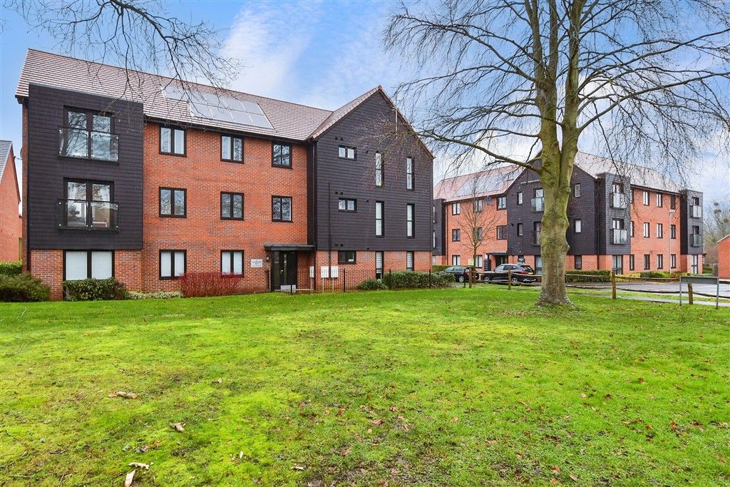 Property photo 2 of 11 External (Brochure)