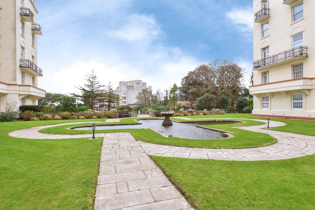 Property photo 1 of 33