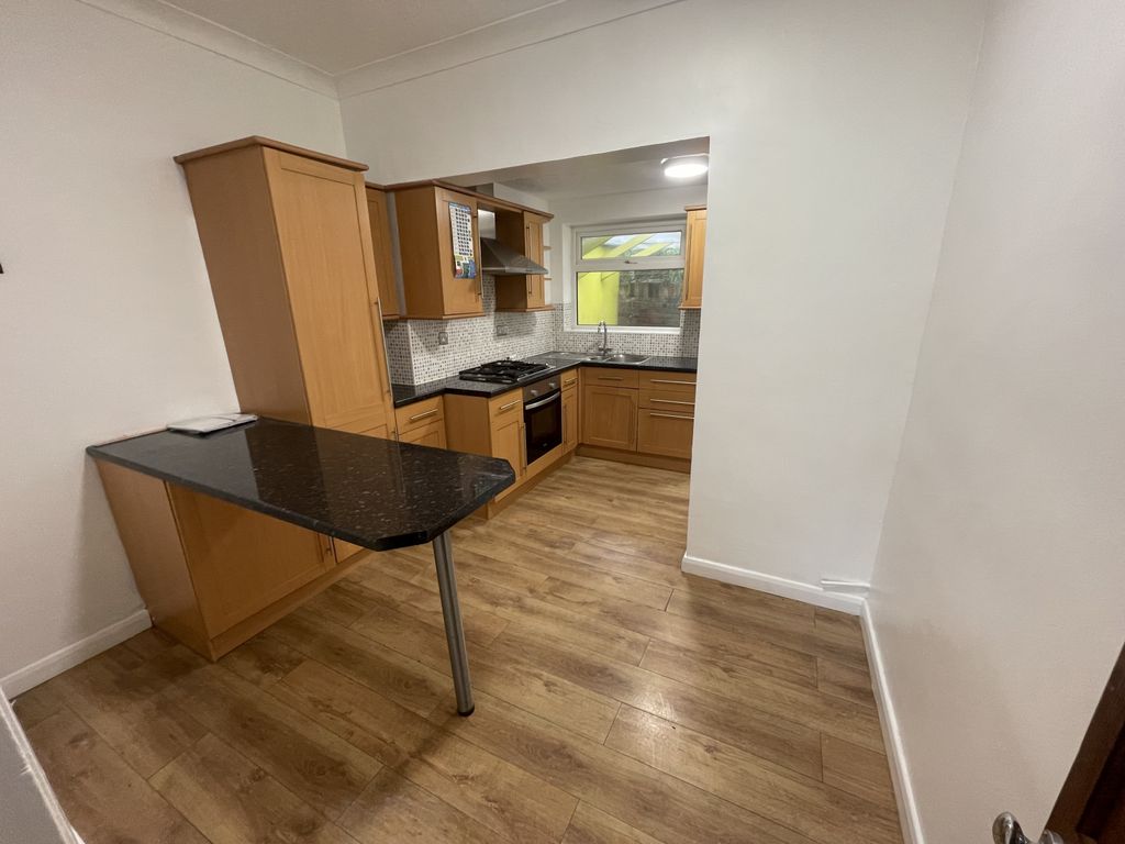 Property photo 3 of 13 Kitchen 1