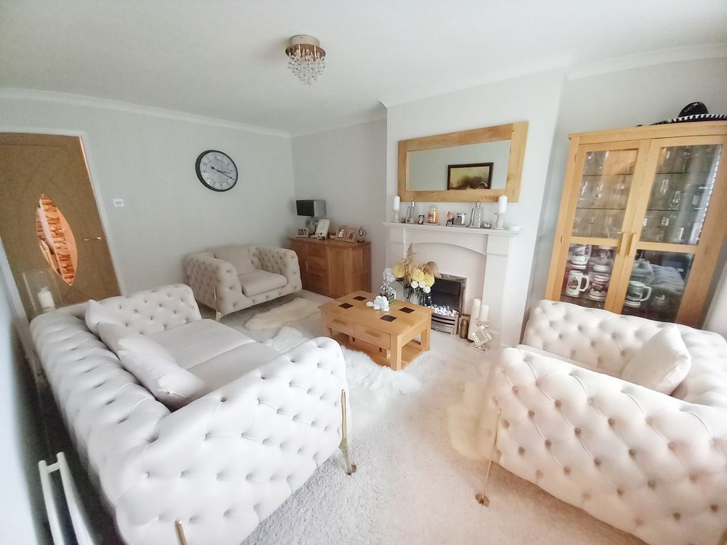 Property photo 2 of 11 Lounge