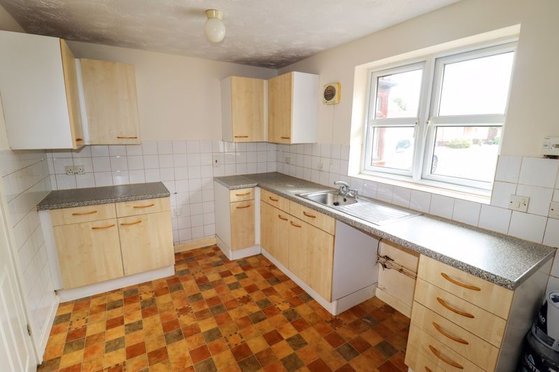 Property photo 3 of 6 Kitchen